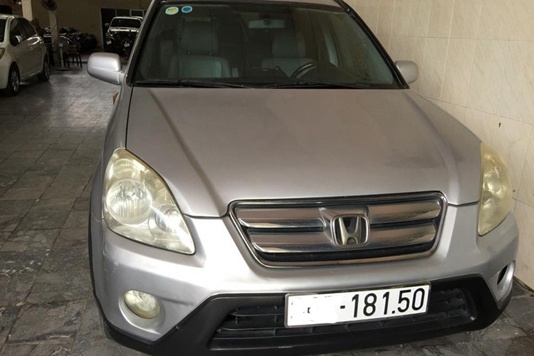 Trước khi được lắp ráp tại Việt Nam năm 2008, mẫu xe ôtô nhập khẩu Honda CR-V luôn là "hàng hot" và được nhiều người tiêu dùng Việt Nam rất ưa chuộng. Xe có lợi thế về thương hiệu Nhật, độ đầm chắc khi vận hành nhưng mức giá cũng khá cao. Vì thế, khoảng hơn 400 triệu bạn mới có thể chọn mua được một chiếc CR-V 2003 dùng tốt.